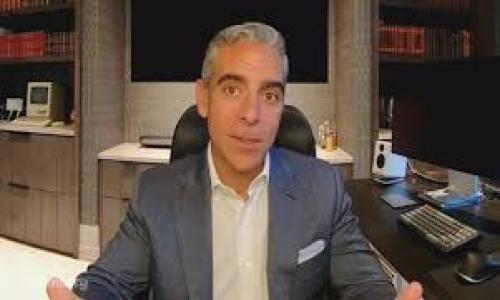 大众区块链钱包是指一种由广泛用户群体使用的数字钱包，专门用于存储、管理和交易区块链资产（如比特币、以太坊等加密货币）。这种钱包通常具有用户友好的界面，支持多种类型的加密资产，并提供安全、便捷的交易功能。大众区块链钱包的目标是让更多人能够轻松接触和使用区块链技术，降低使用门槛，从而普及数字货币的应用。

以下是大众区块链钱包的几个主要特点：

1. **用户友好性**: 设计直观，适合非技术用户使用。
2. **多币种支持**: 支持多种不同类型的加密货币，让用户能够在一个地方管理多种资产。
3. **安全性**: 采用先进的加密技术，保护用户的资产安全。
4. **便捷性**: 允许快速的交易，适应日常消费需求。

通过这些特点，大众区块链钱包旨在为更多用户提供方便安全的数字资产管理体验。